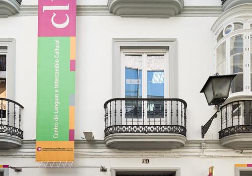 Clic Sevilla Schule Außenansicht